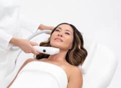woman having sofwave treatment